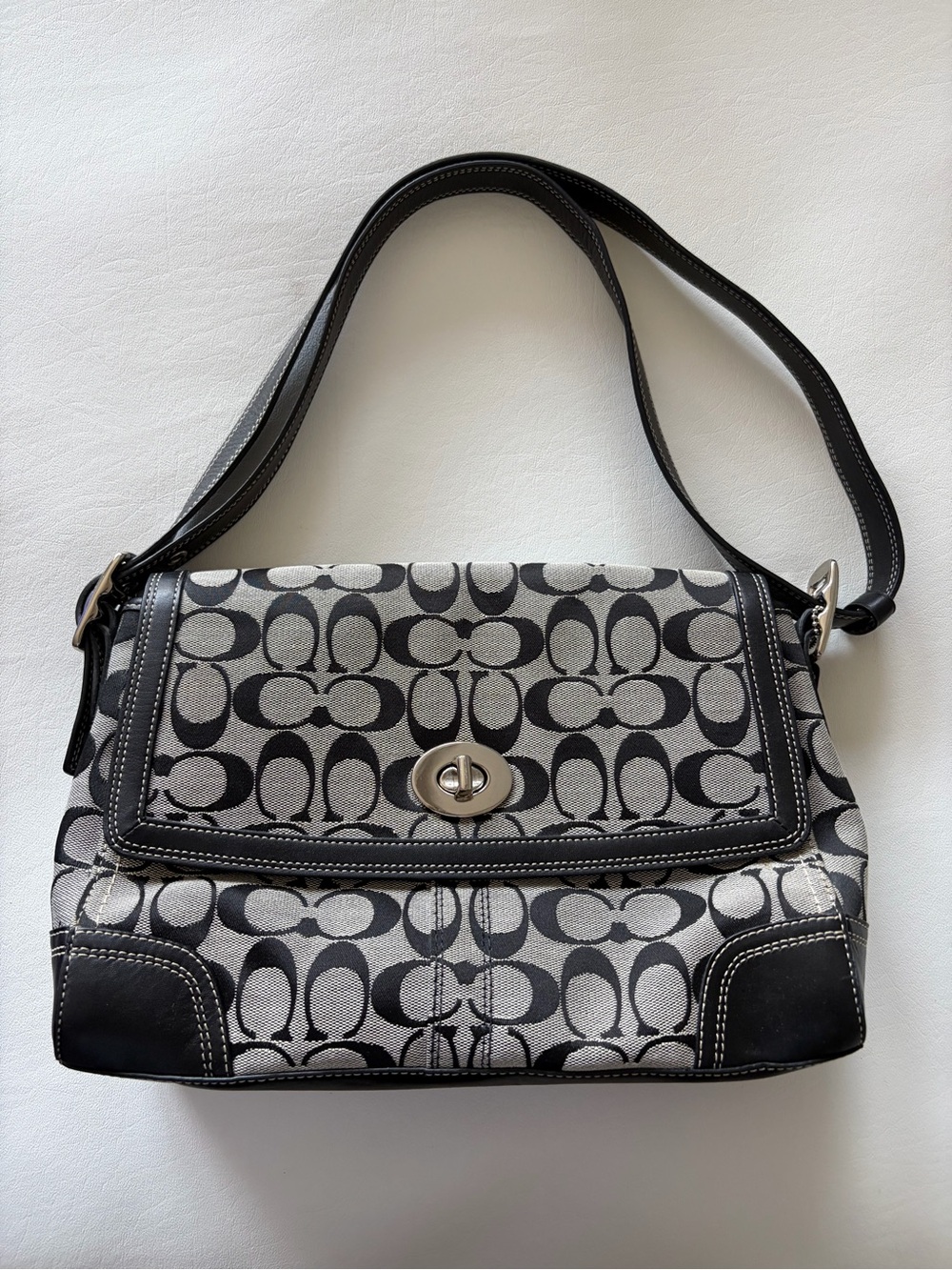 Coach Hamptons Shoulder Bag Signature Jacquard Canvas Leather - Picture 2 of 13